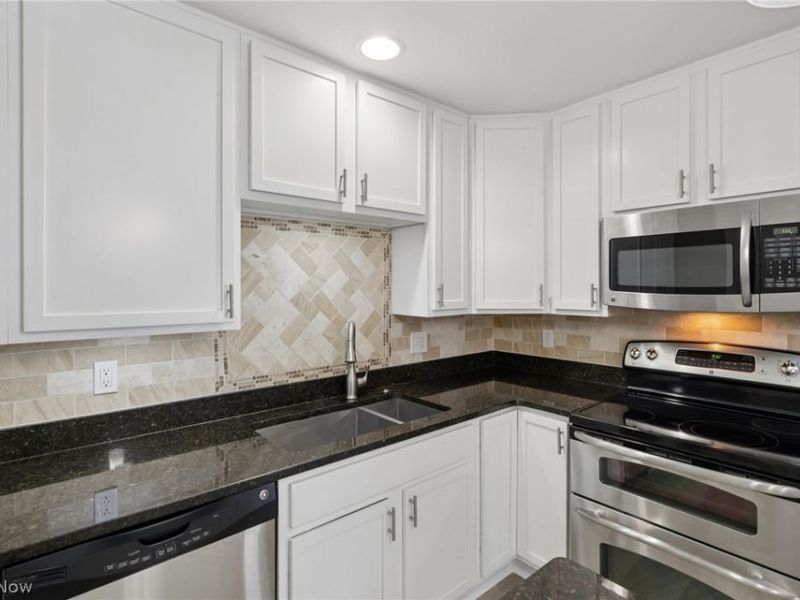 7417 Battery Park Boulevard, Cleveland, OH 44102 Photo 14