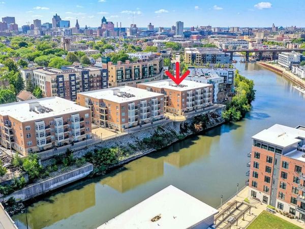 1905 Water STREET, Unit 207, Milwaukee, WI 53202