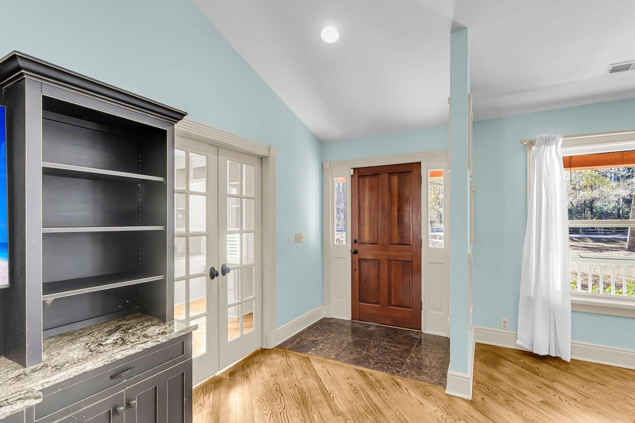 6911 Buckhorn Road Photo 9