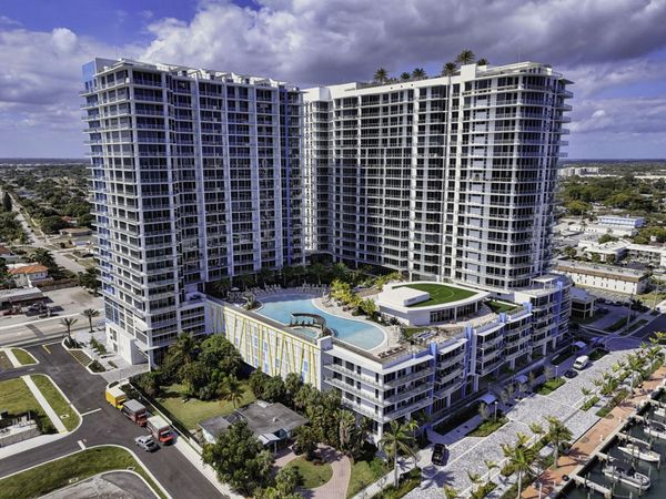 220 Lake Shore Drive, Unit 605, Lake Park, FL 33403