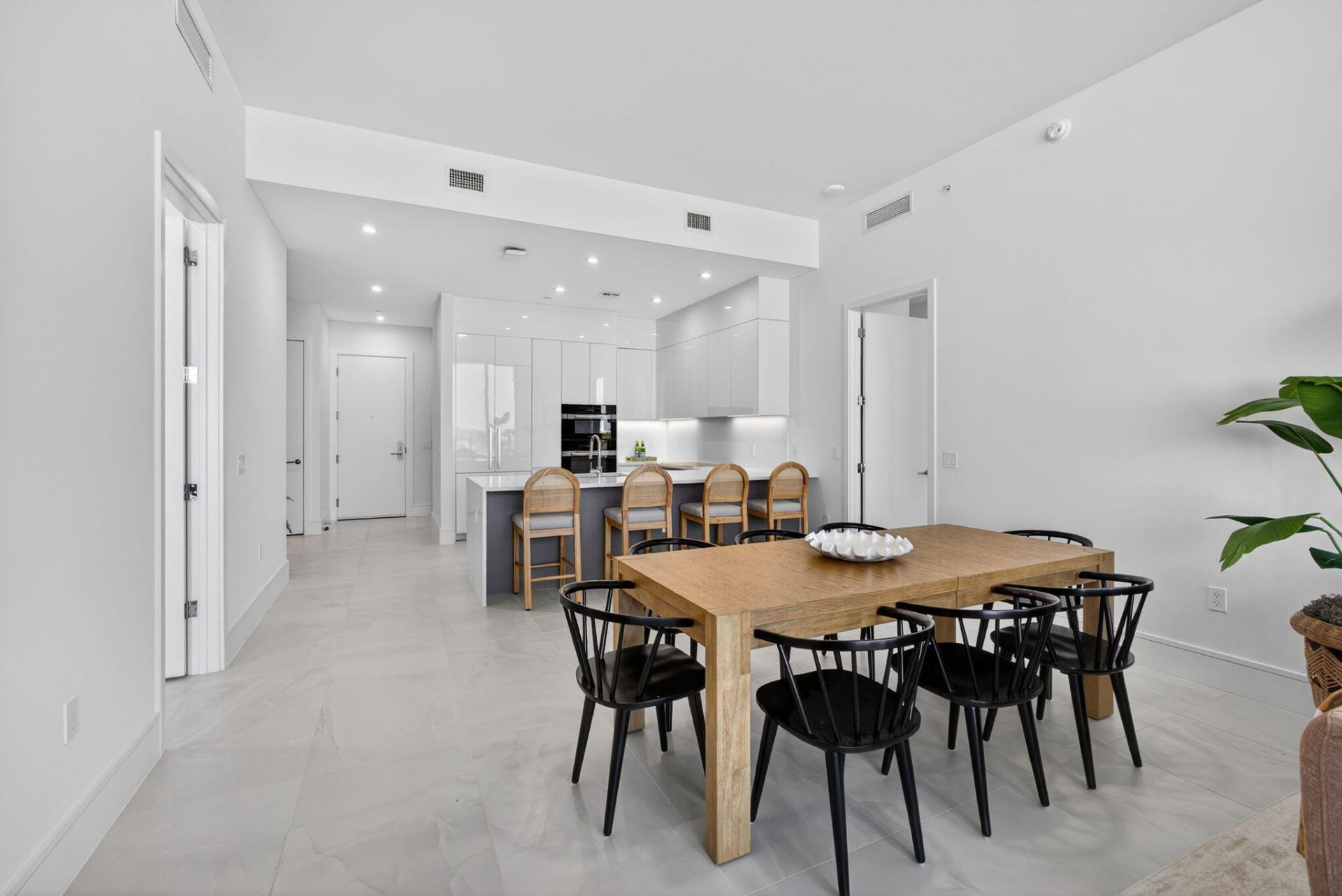 220 Lake Shore Drive, Unit 605, Lake Park, FL 33403 Photo