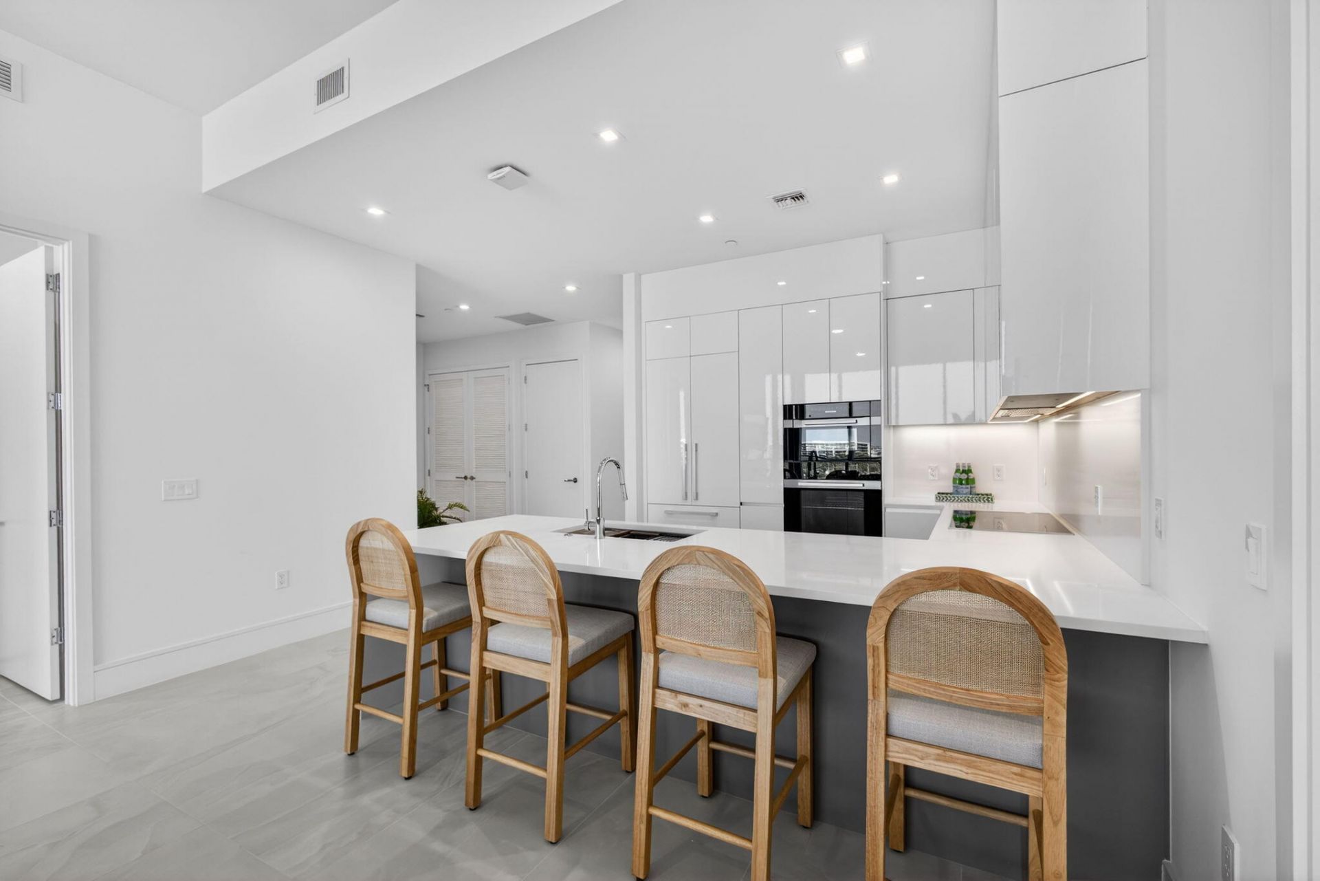 220 Lake Shore Drive, Unit 605, Lake Park, FL 33403 Photo