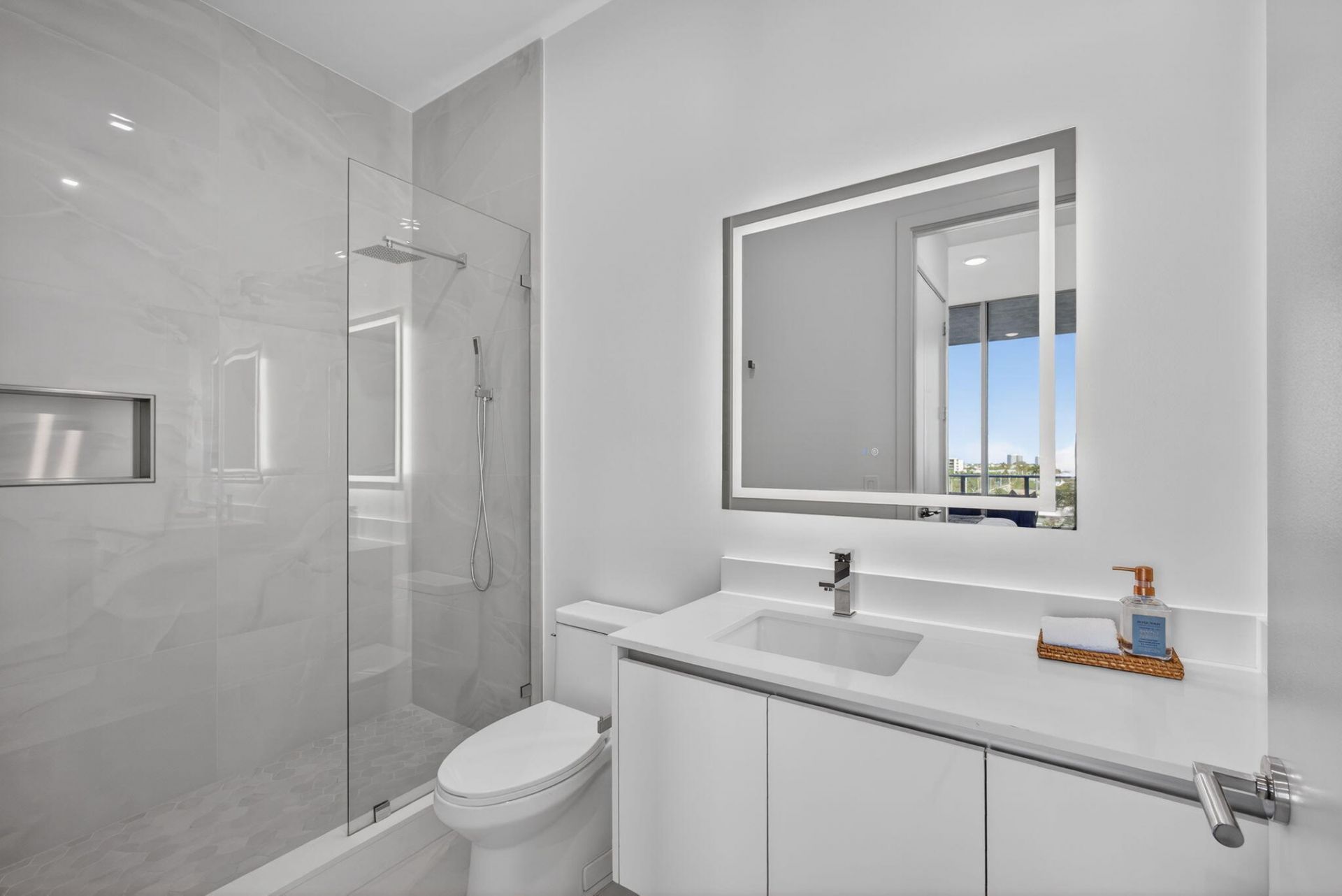 220 Lake Shore Drive, Unit 605, Lake Park, FL 33403 Photo