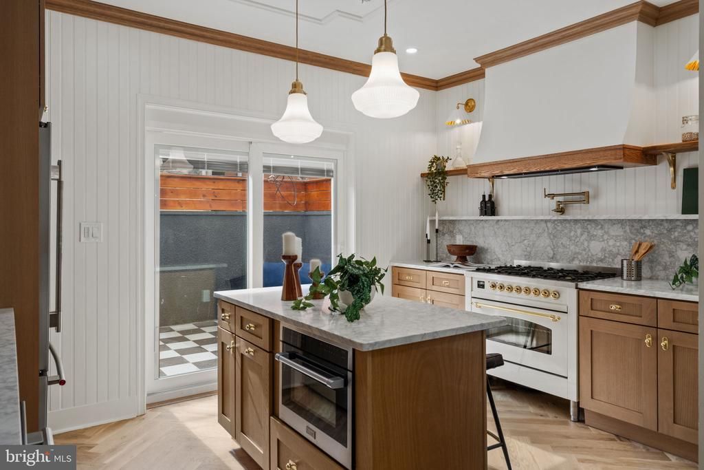 914 Fernon Street, Philadelphia, PA 19148 Main Photo