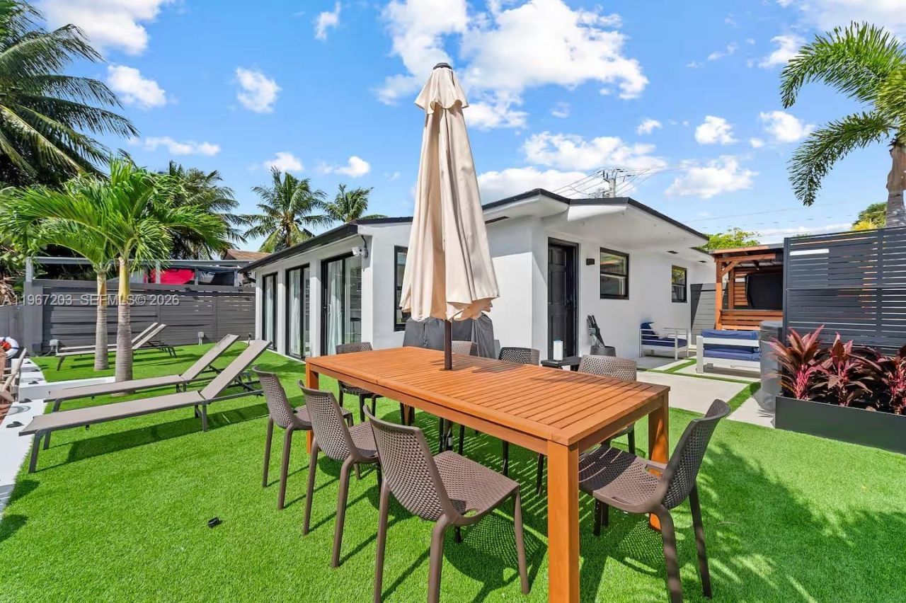 1469 NW 10th St, Dania Beach, FL 33004 Photo