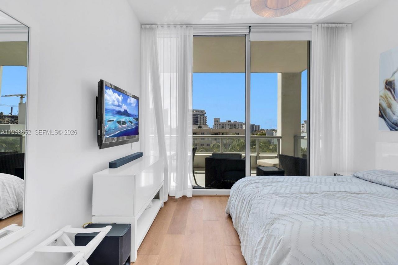 6799 Collins Ave , Unit 412, Miami Beach, FL 33141 Photo