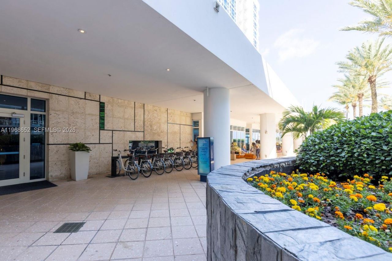 6799 Collins Ave , Unit 412, Miami Beach, FL 33141 Photo