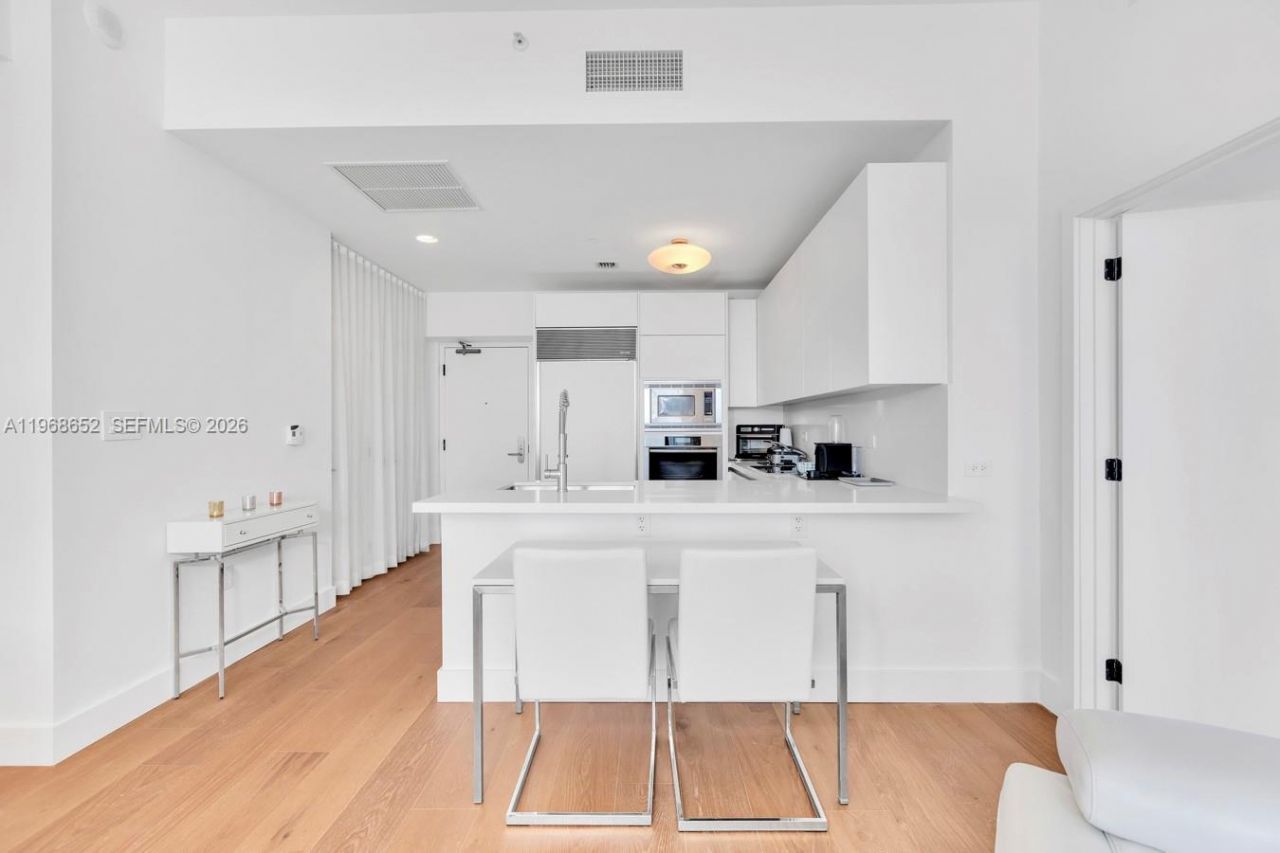 6799 Collins Ave , Unit 412, Miami Beach, FL 33141 Photo