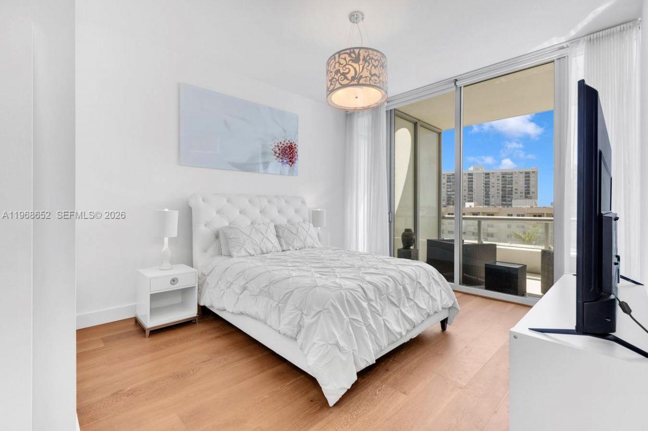 6799 Collins Ave , Unit 412, Miami Beach, FL 33141 Photo