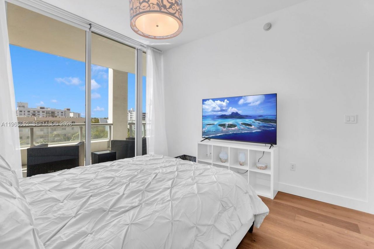 6799 Collins Ave , Unit 412, Miami Beach, FL 33141 Photo