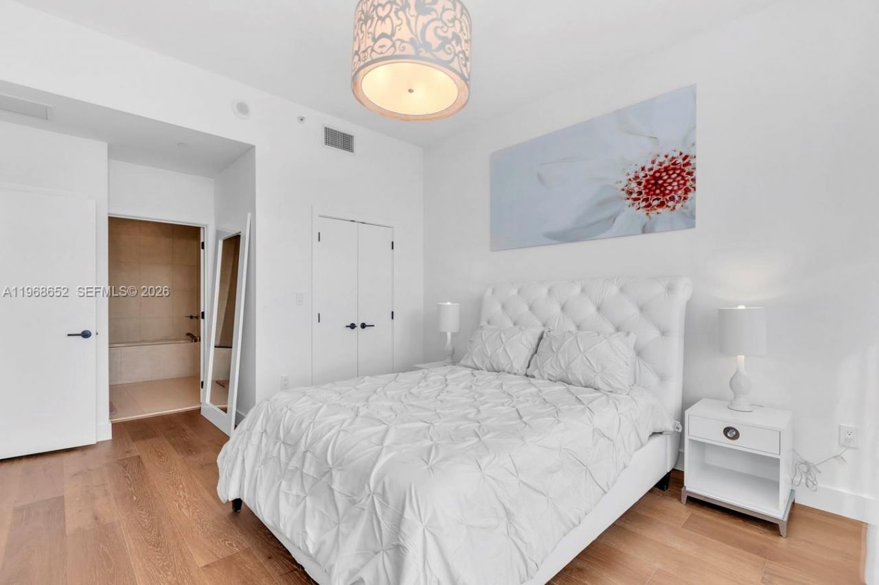 6799 Collins Ave , Unit 412, Miami Beach, FL 33141 Photo