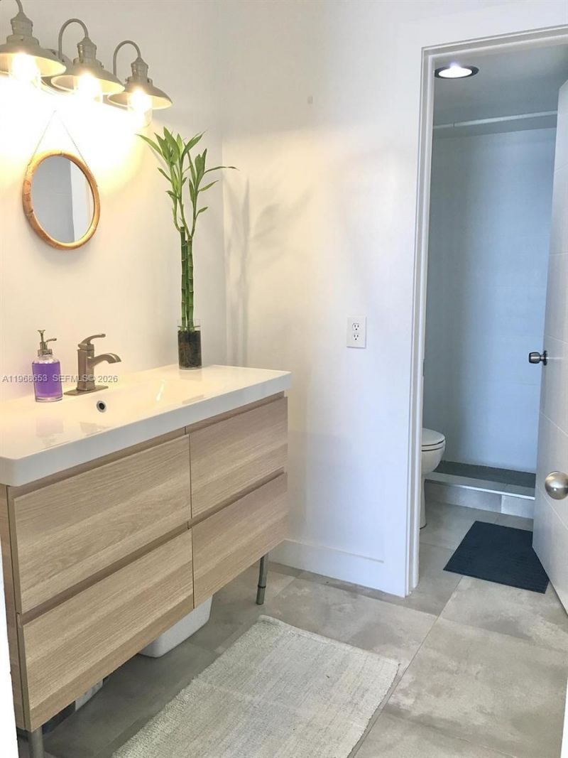 677 SW 9th Ave , Unit 406, Miami, FL 33130 Photo