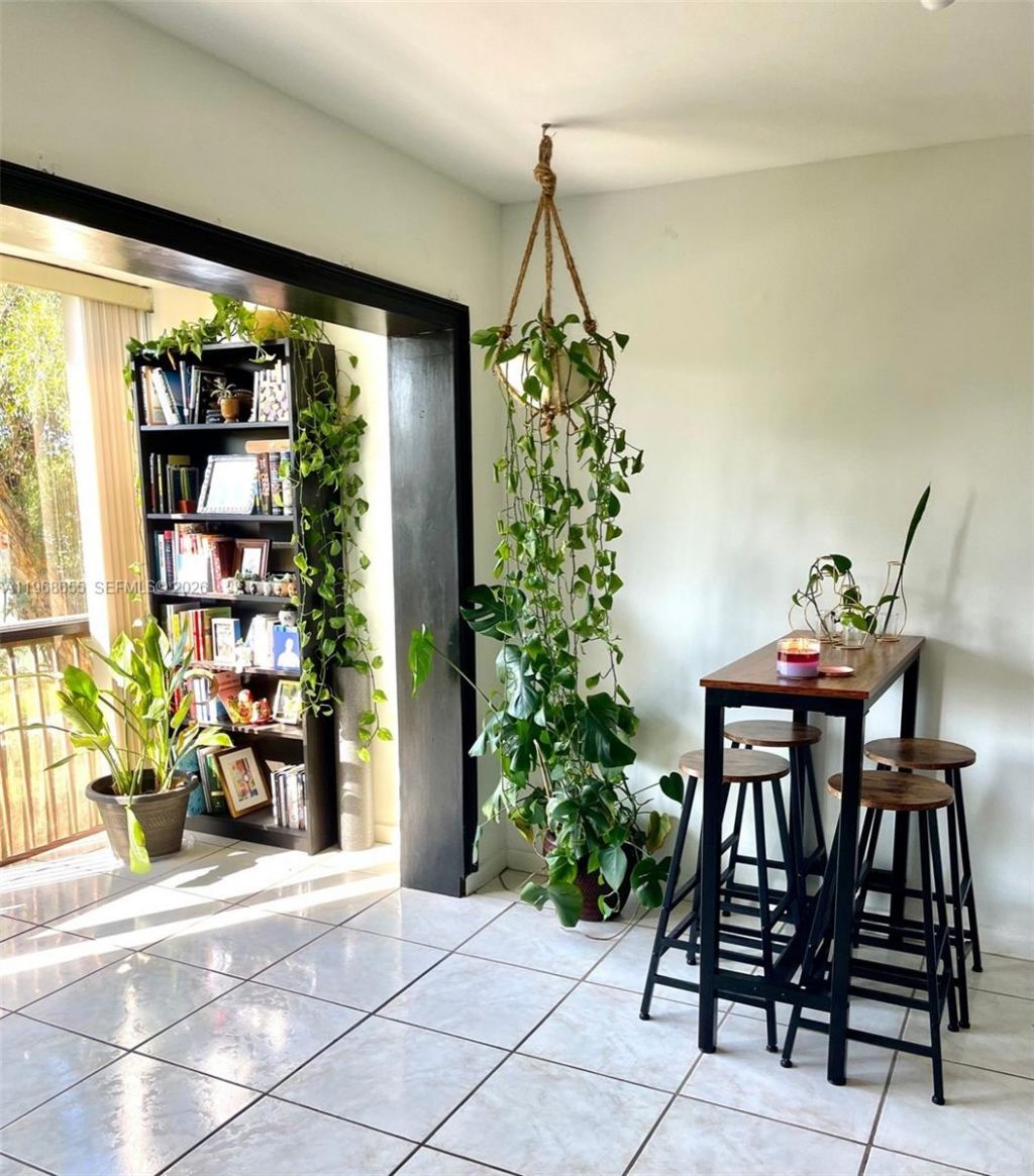 10253 NW 9th Street Cir, Unit 204-6, Miami, FL 33172 Photo