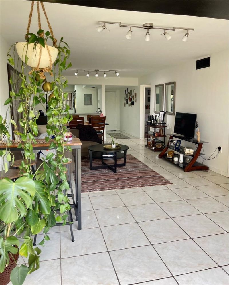 10253 NW 9th Street Cir, Unit 204-6, Miami, FL 33172 Photo