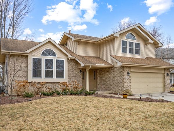 45 Brookshire Court, Aurora, IL 60502