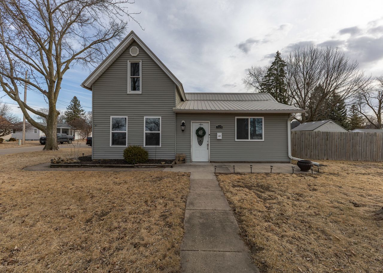 520 9th Avenue, Camanche, IA 52730 Main Photo