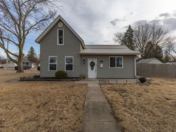 520 9th Avenue, Camanche, IA 52730