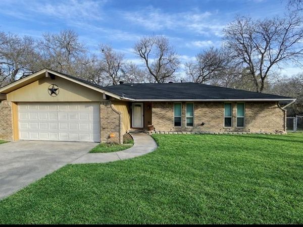 521 Sharp Drive, DeSoto, TX 75115