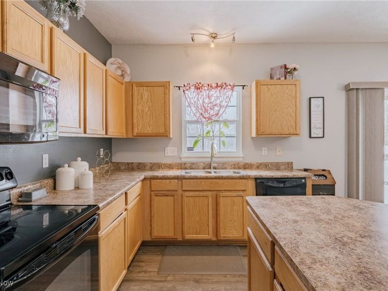 6382 Stonehaven Lane, Bedford Heights, OH 44146 Photo 12