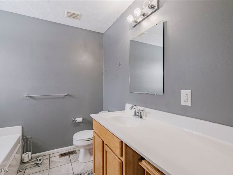 6382 Stonehaven Lane, Bedford Heights, OH 44146 Photo 20