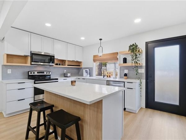 504 NW Holly Lane, Lee's Summit, MO 64086