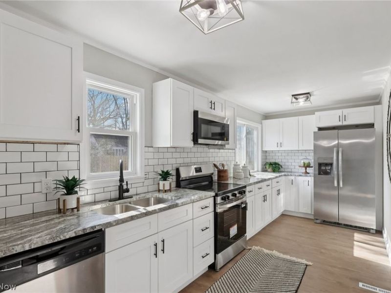 27003 Normandy Road, Bay Village, OH 44140 Photo 2