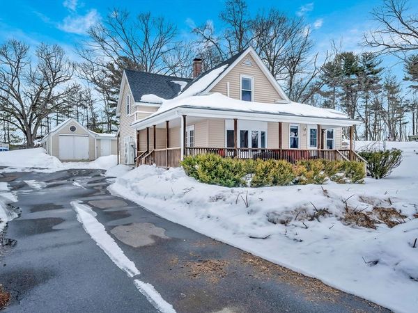 27 Tyng Rd, Tyngsborough, MA 01879