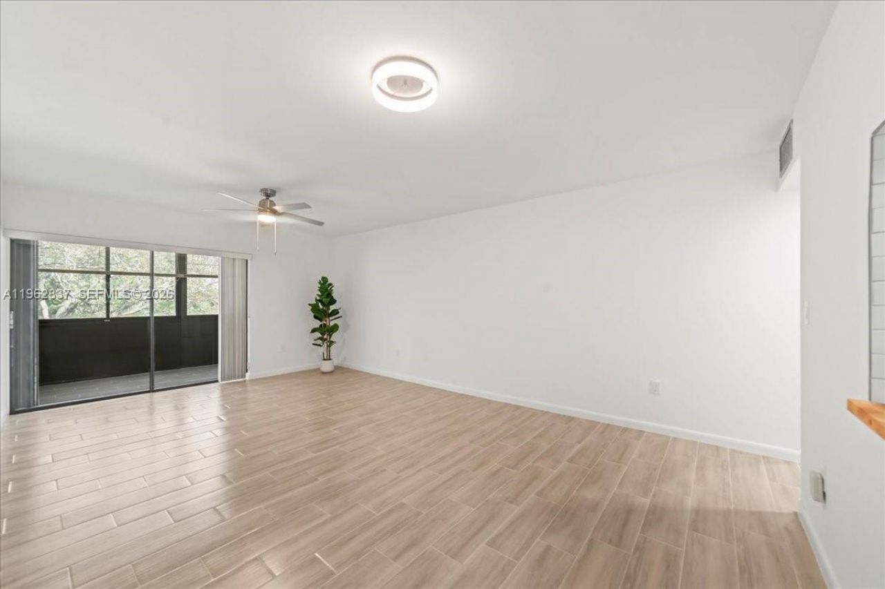 8851 N New River Canal Rd , Unit 16E, Plantation, FL 33324 Photo