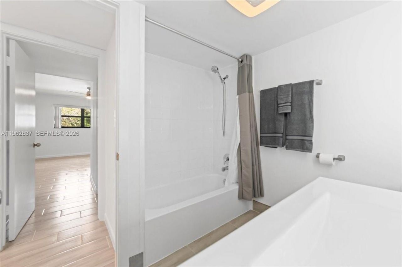 8851 N New River Canal Rd , Unit 16E, Plantation, FL 33324 Photo