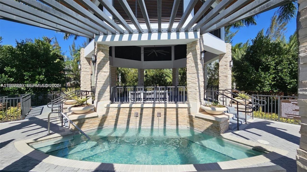 10376 NW 76th Ter, Doral, FL 33178 Photo