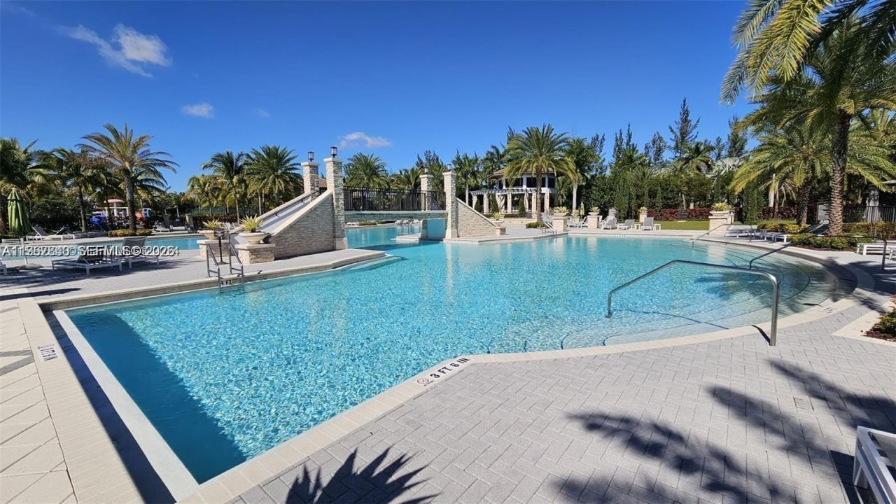 10376 NW 76th Ter, Doral, FL 33178 Photo