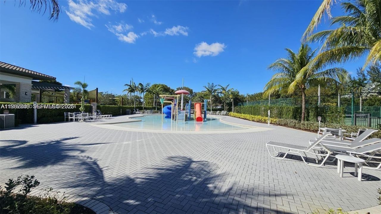 10376 NW 76th Ter, Doral, FL 33178 Photo