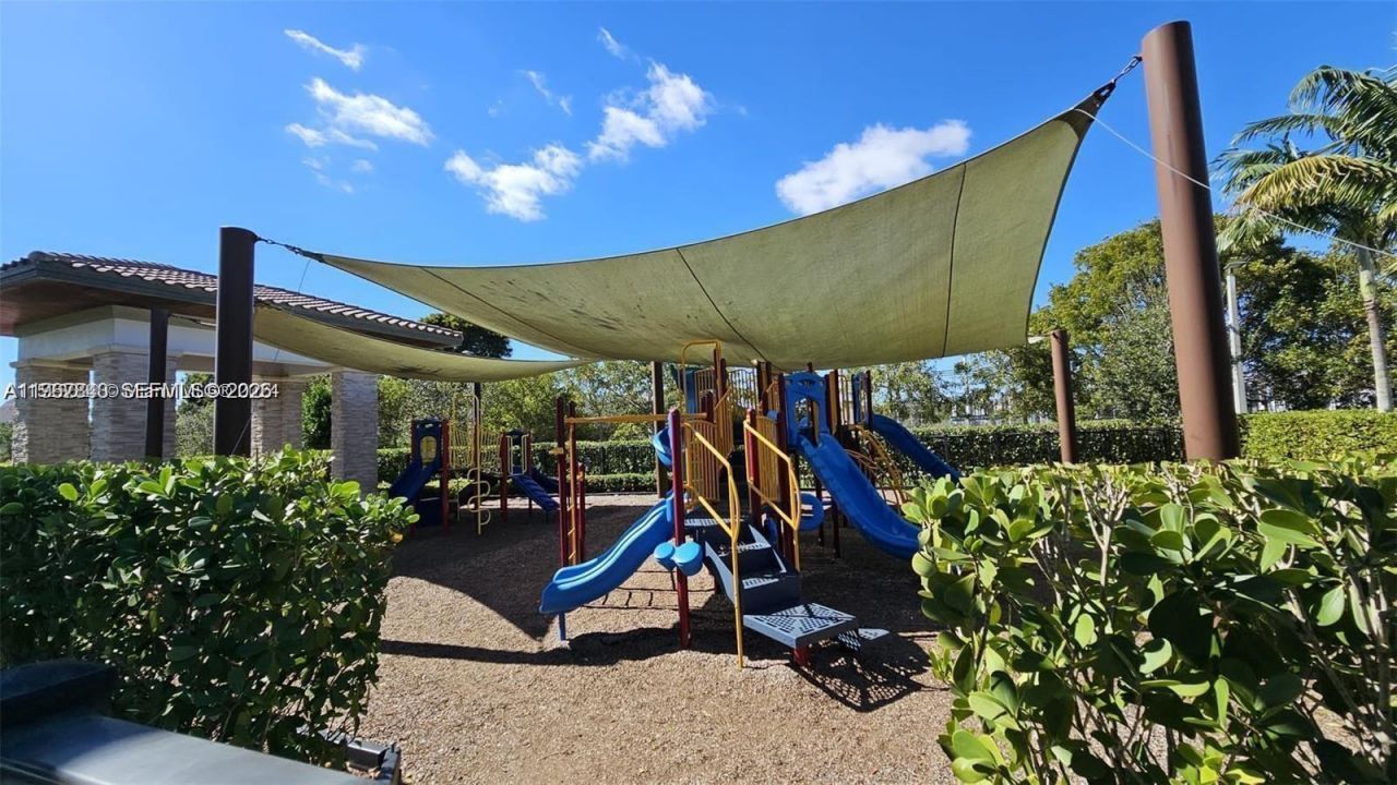 10376 NW 76th Ter, Doral, FL 33178 Photo