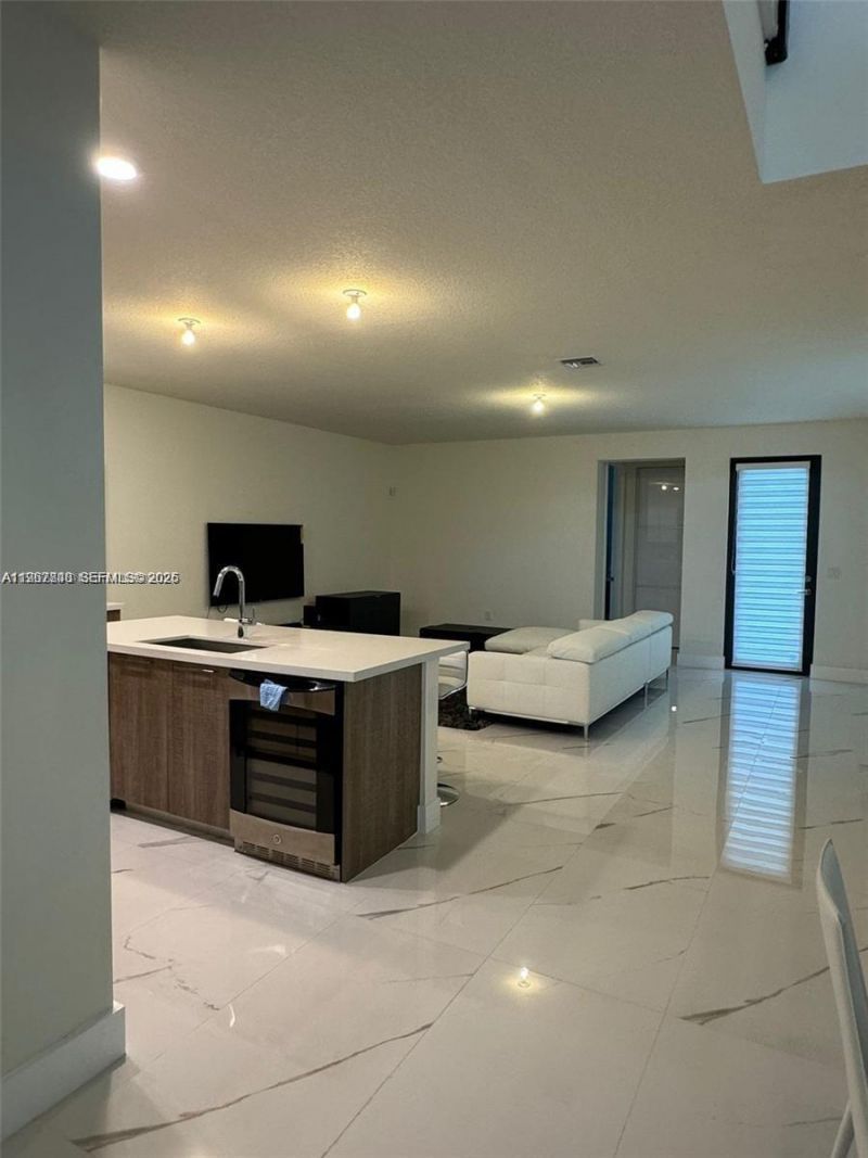 10376 NW 76th Ter, Doral, FL 33178 Photo