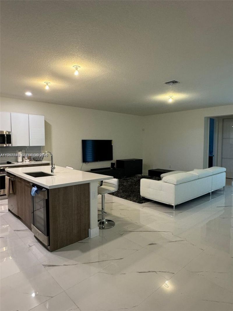 10376 NW 76th Ter, Doral, FL 33178 Photo