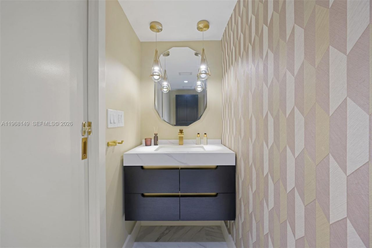 6900 Bay Dr , Unit 8A, Miami Beach, FL 33141 Photo