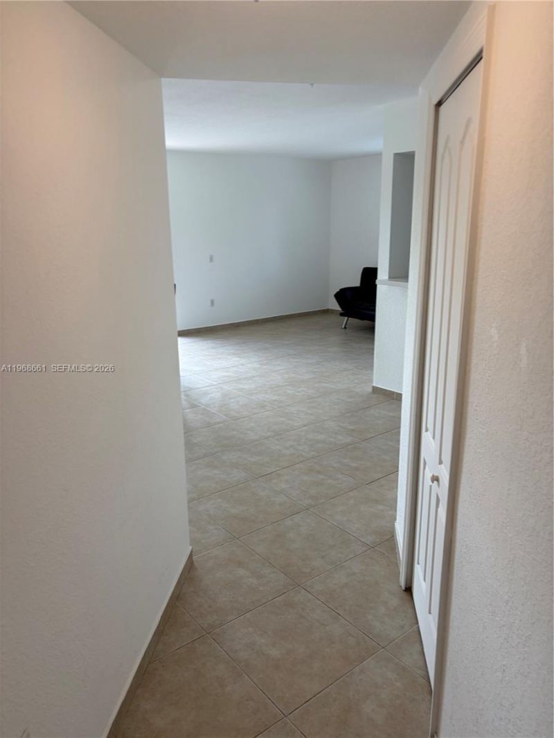 9300 Fontainebleau Blvd , Unit E507, Miami, FL 33172 Photo