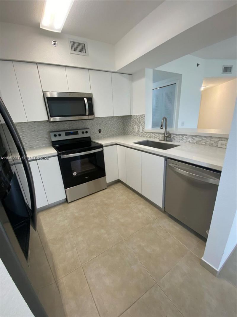 9300 Fontainebleau Blvd , Unit E507, Miami, FL 33172 Photo