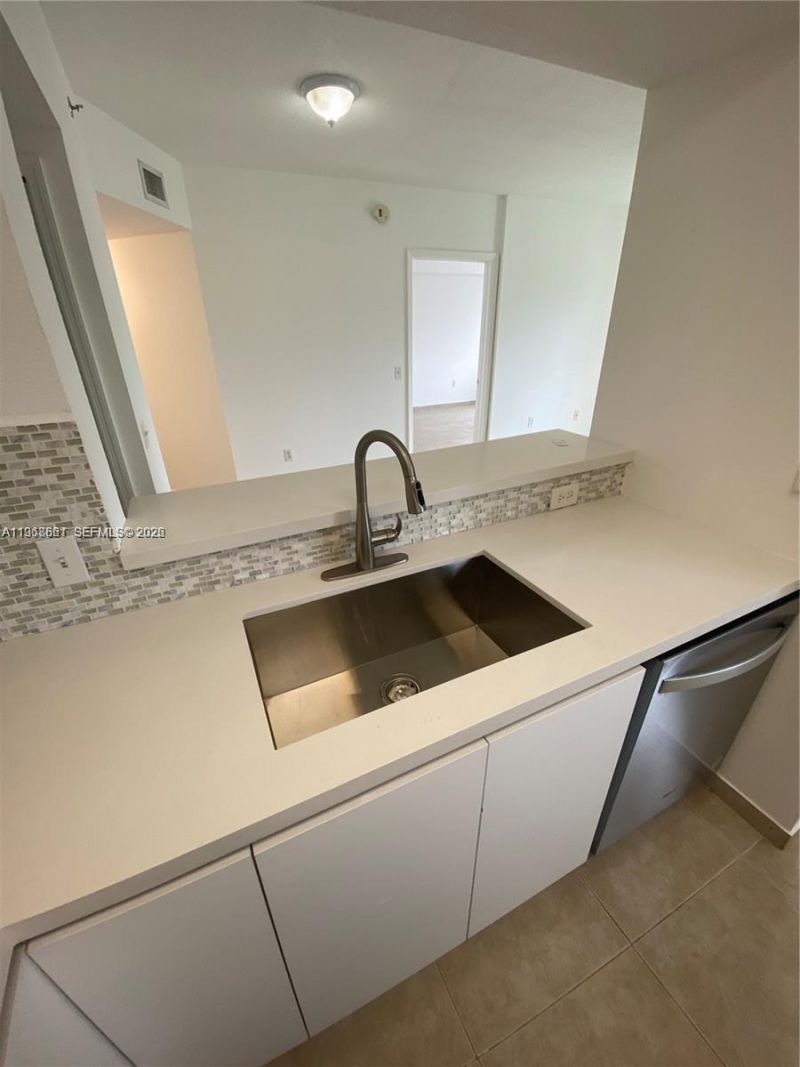 9300 Fontainebleau Blvd , Unit E507, Miami, FL 33172 Photo