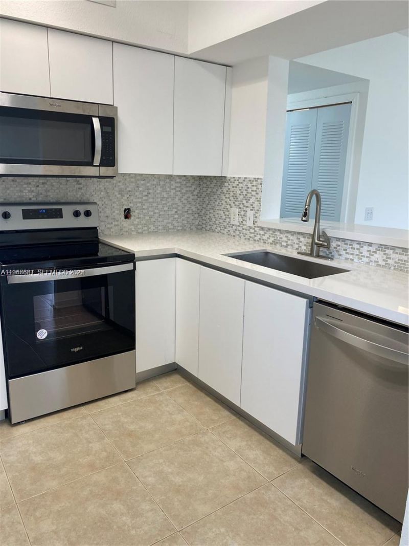 9300 Fontainebleau Blvd , Unit E507, Miami, FL 33172 Photo