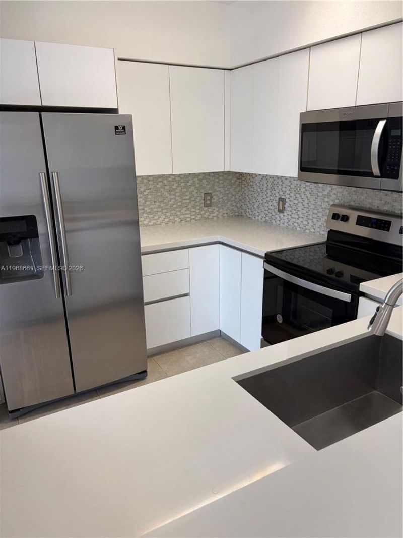 9300 Fontainebleau Blvd , Unit E507, Miami, FL 33172 Photo