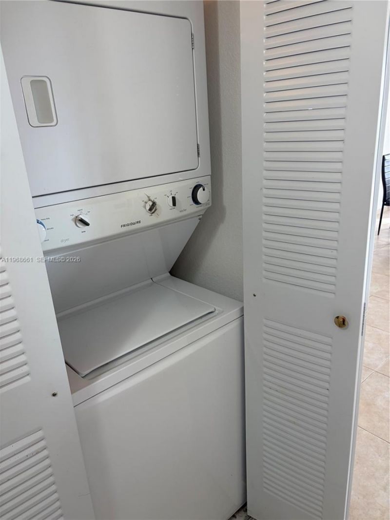 9300 Fontainebleau Blvd , Unit E507, Miami, FL 33172 Photo