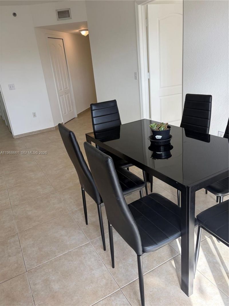 9300 Fontainebleau Blvd , Unit E507, Miami, FL 33172 Photo