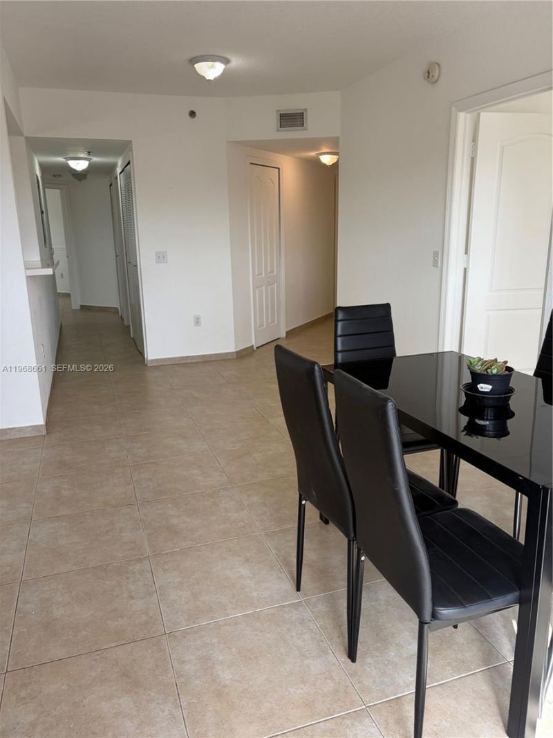 9300 Fontainebleau Blvd , Unit E507, Miami, FL 33172 Photo