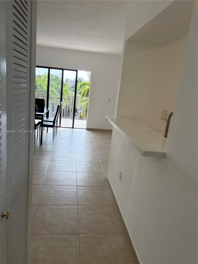 9300 Fontainebleau Blvd , Unit E507, Miami, FL 33172 Photo