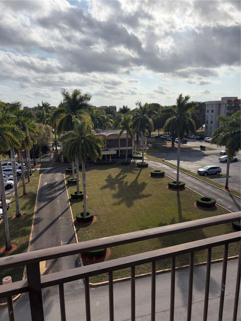 9300 Fontainebleau Blvd , Unit E507, Miami, FL 33172 Photo