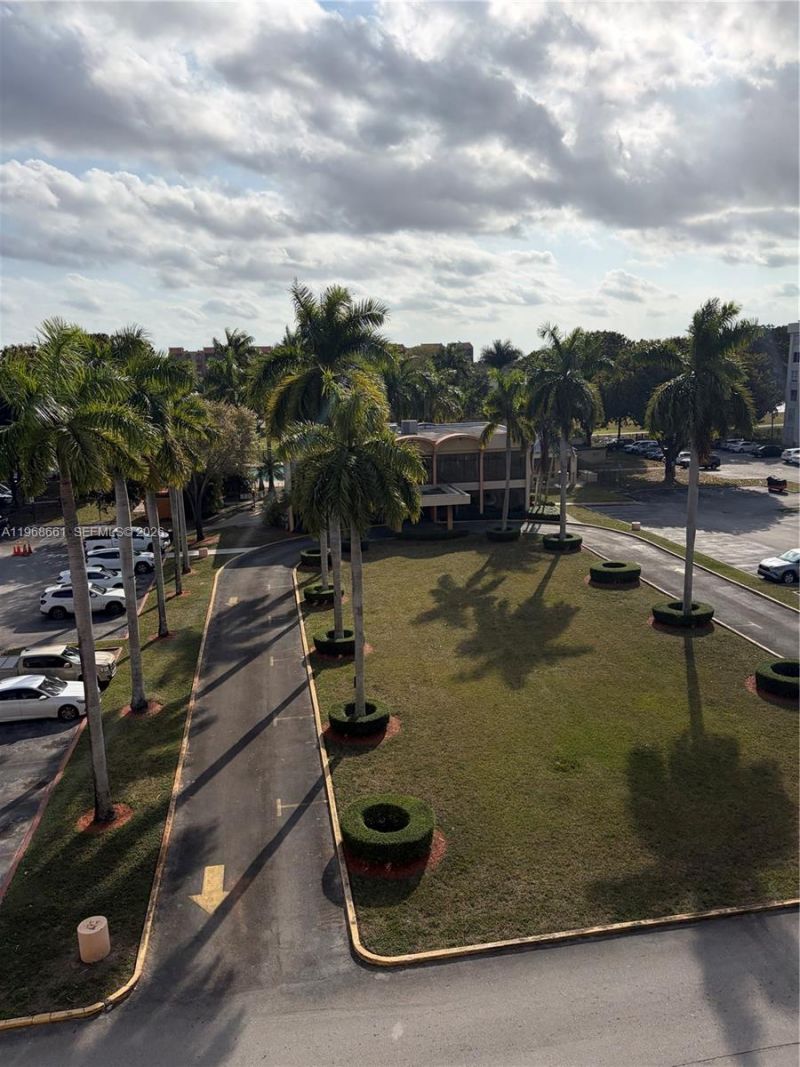 9300 Fontainebleau Blvd , Unit E507, Miami, FL 33172 Photo