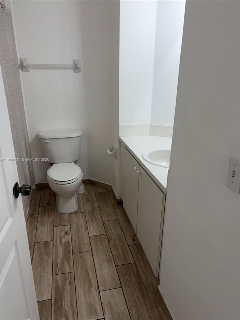 9300 Fontainebleau Blvd , Unit E507, Miami, FL 33172 Photo