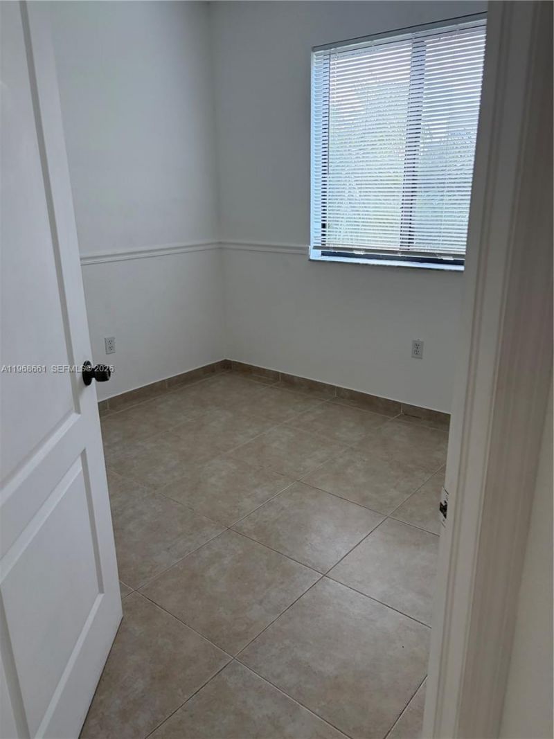 9300 Fontainebleau Blvd , Unit E507, Miami, FL 33172 Photo