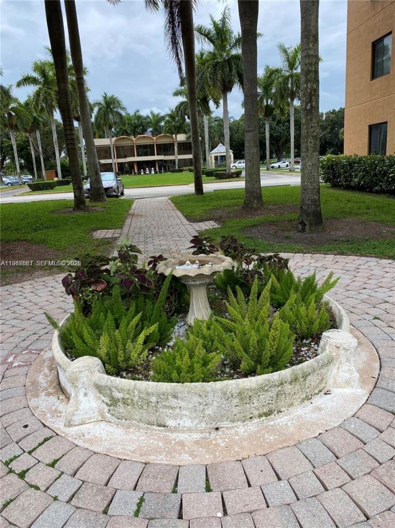 9300 Fontainebleau Blvd , Unit E507, Miami, FL 33172 Photo